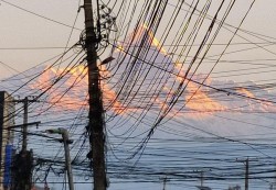 गुजुमुजु तारको चेपबाट हिउँचुचुरा चिहाउनुपर्दा...